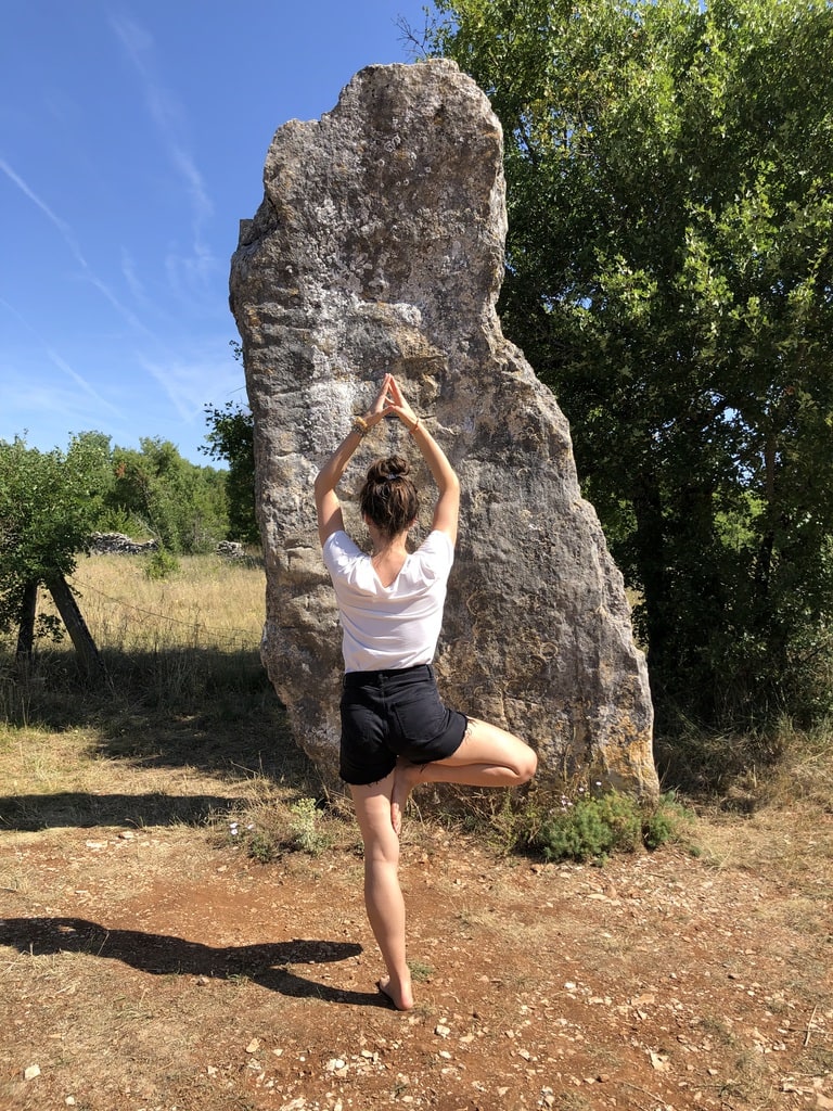 Lucie Paimblanc, coach holistique et prof de yoga, à Toulouse et en ligne