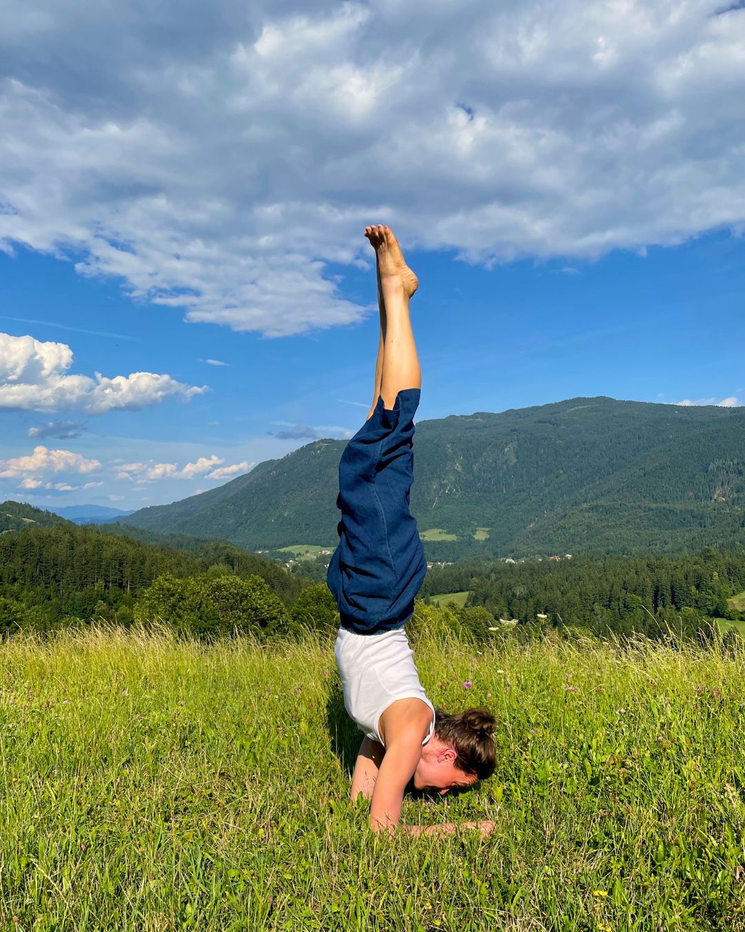 événement yoga à Toulouse : débuter les postures d'inversion avec confiance